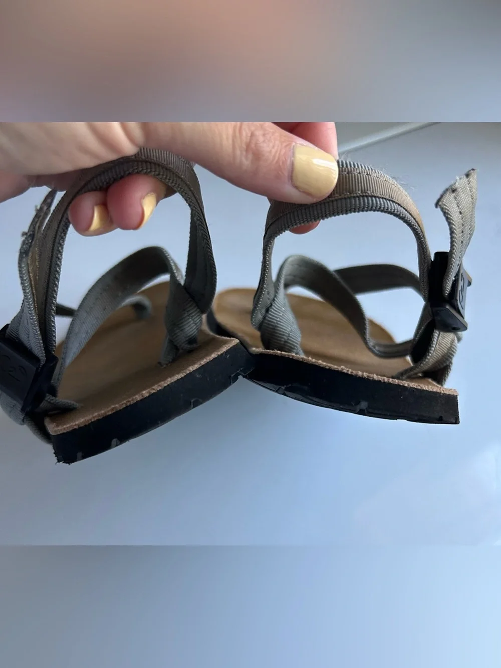 Earth Runners Alpha Sandals Women’s 7.5 in Charcoal Gray - Picture 4 of 6